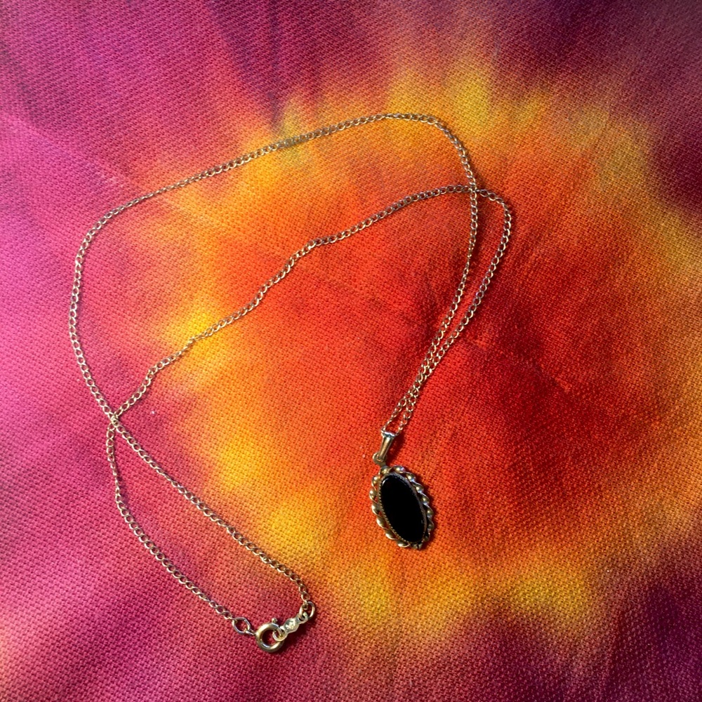 Vintage✨ gold and onyx necklace